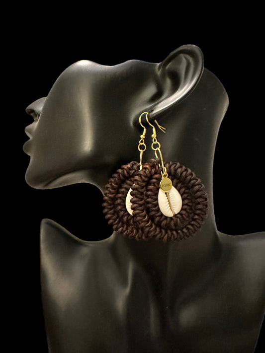 Flat Round Leather w/Cowrie Shell