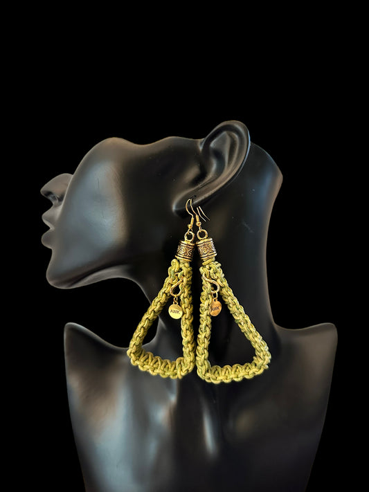 Triangle Distressed Round Leather